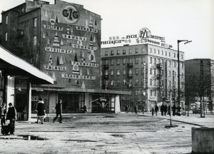 hm-r-fot-i-599-4-plac-przed-dworcem-gdynia-glowna-foto-t-suwart-1973